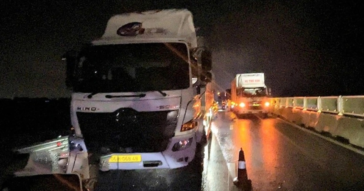 Bốn ô tô gặp nạn trên cao tốc Bãi Vọt – Hàm Nghi, 2 người bị thương