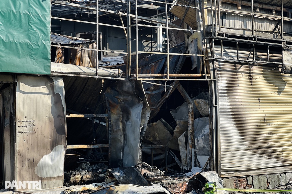 Cháy tiệm bánh ở TPHCM - 1