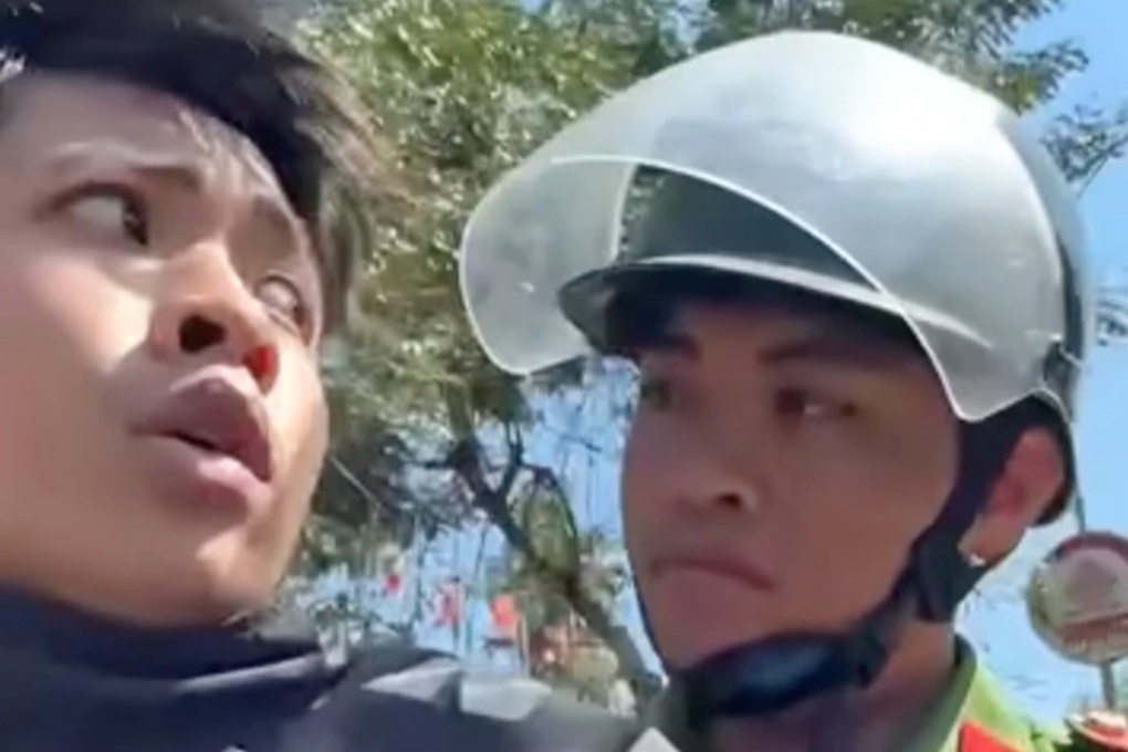 Sốt với clip của 2 anh em là công an và rapper trẻ tại Huế - 1