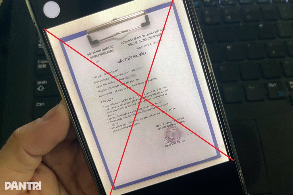 Làm giả giấy ra vào cơ quan quân sự để chở quà Tết - 1