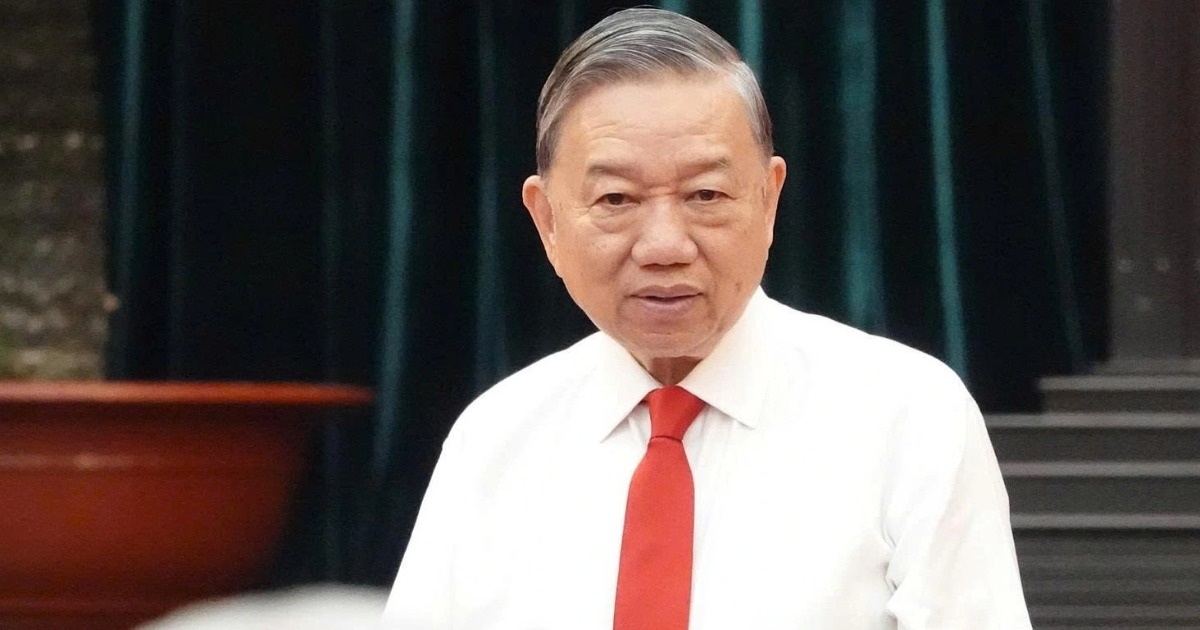 Tổng Bí thư: TPHCM làm tốt giao thông công cộng, người dân sẽ tự bỏ xe máy