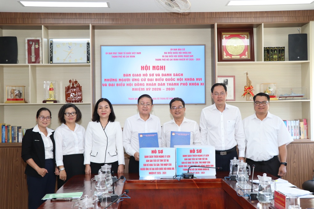 Bàn giao hồ sơ 60 người ứng cử đại biểu Quốc hội tại TPHCM - 1