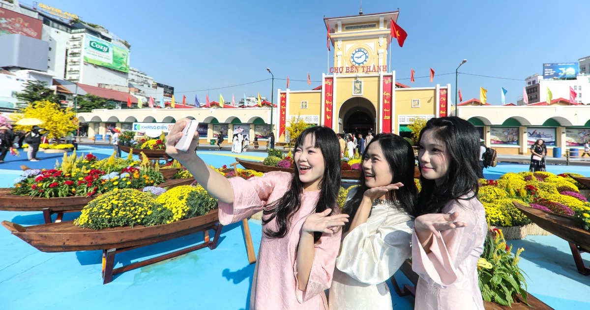 Sóng nước, thuyền hoa kể lại lịch sử chợ Bến Thành