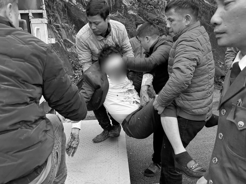 Ô tô lao xuống vực sâu ở Tuyên Quang, 3 người bị thương - 2