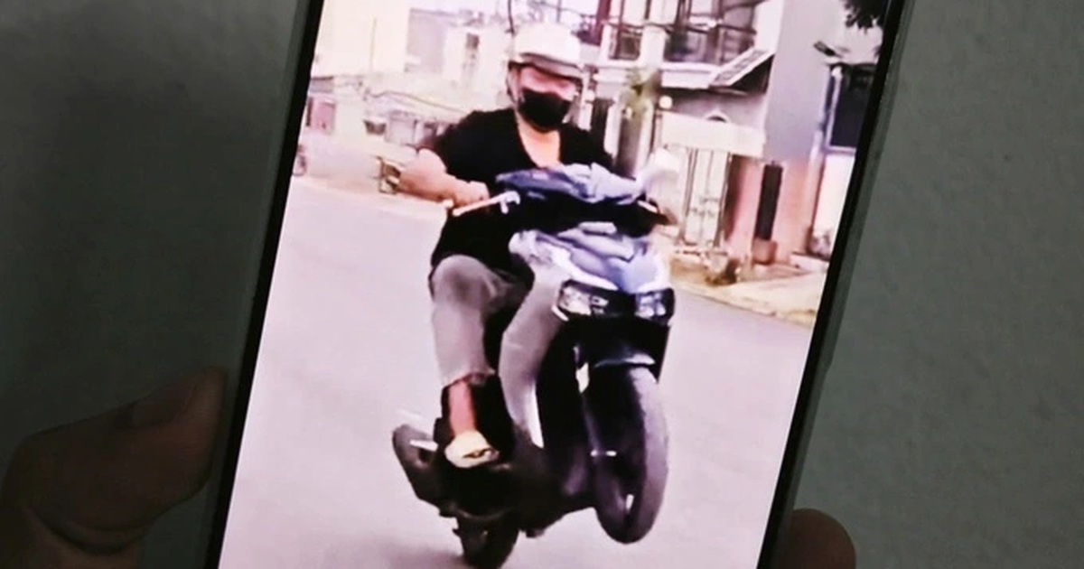 Bốc đầu xe để quảng bá cửa hàng, tài xế ở TPHCM bị tịch thu phương tiện