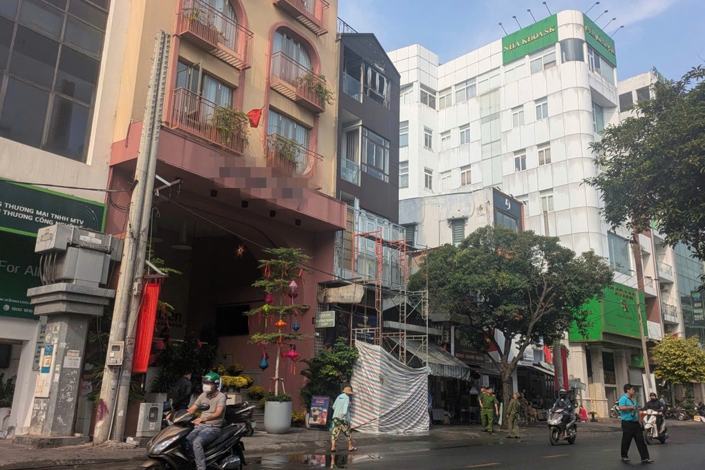 Cháy nhà 5 tầng ở trung tâm TPHCM - 1