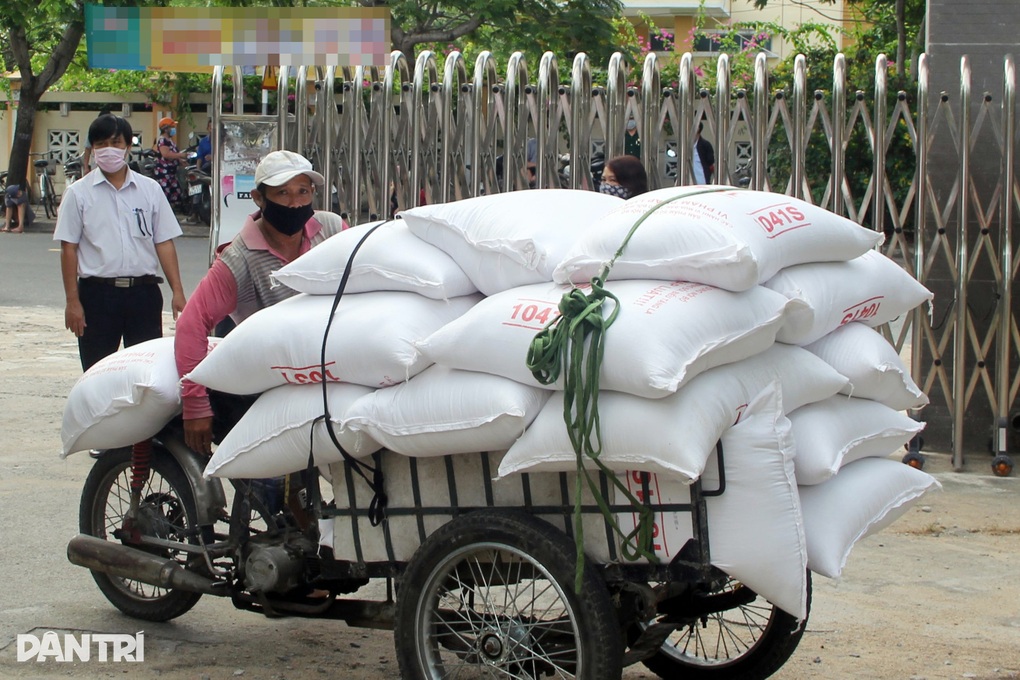 Xã trả lời câu hỏi gây xôn xao: 13,3 tấn gạo hỗ trợ dân đang ở đâu? - 1