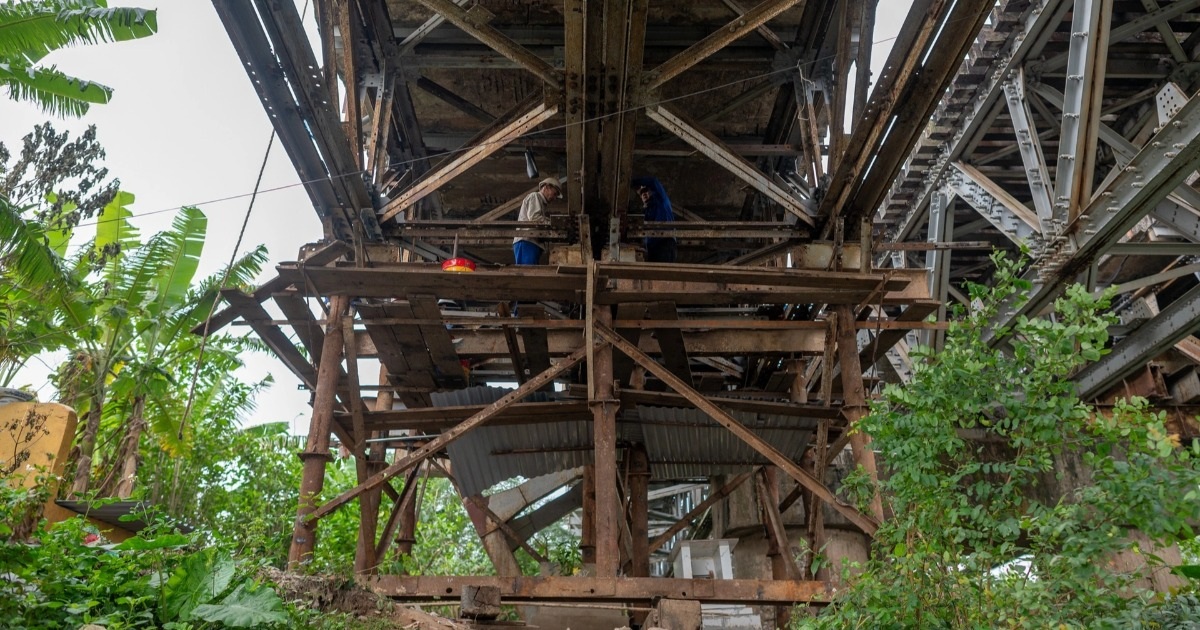 Cầu Long Biên gặp sự cố, ngành đường sắt phong tỏa khẩn cấp để sửa chữa