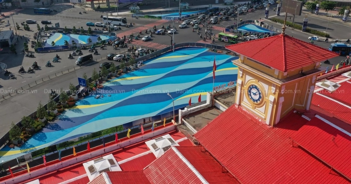 Đơn vị chỉnh trang nói gì về màu sơn hồ Con Rùa, họa tiết ở chợ Bến Thành?