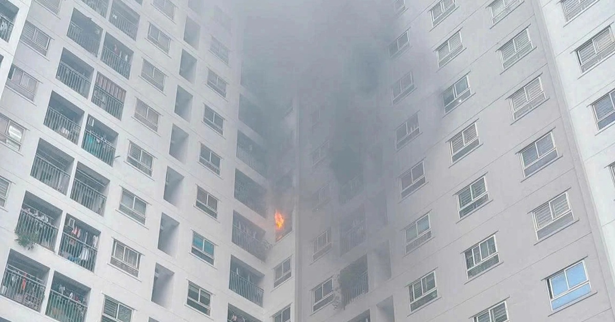 Cháy căn hộ chung cư ở Hà Nội, nhiều người tự thoát nạn an toàn