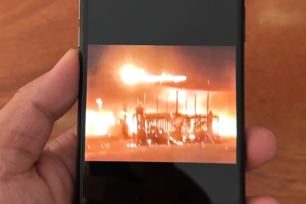 Giải cứu 3 người mắc kẹt trong vụ cháy ở cơ sở mai táng tại TPHCM - 1