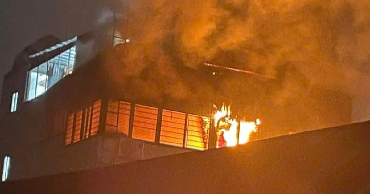 Cháy nhà trọ cao 8 tầng ở Hà Nội lúc rạng sáng