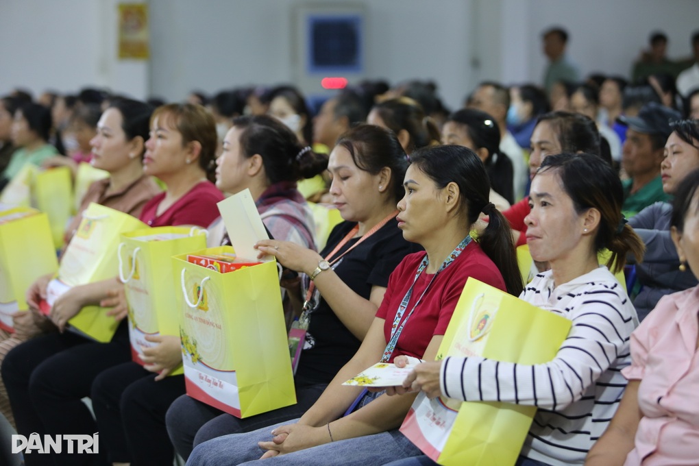 Chủ tịch Đồng Nai yêu cầu tập trung chăm lo Tết cho người lao động - 2