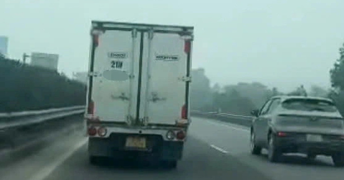 Tài xế bị phạt 7 triệu đồng vì không nhường đường xe ưu tiên