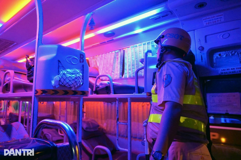 Xử phạt nhiều tài xế xe khách vi phạm giao thông dịp giáp Tết ở TPHCM - 3