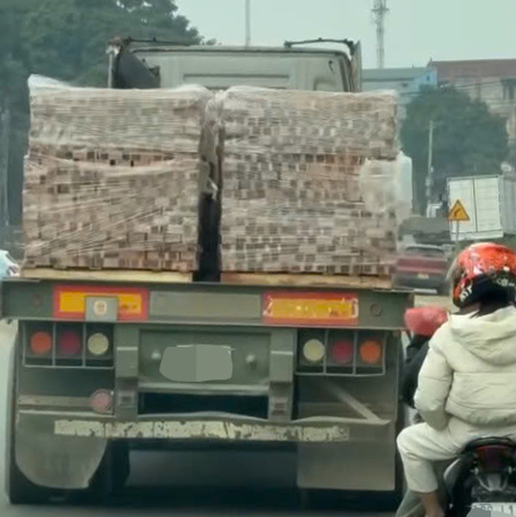 Tài xế ô tô ở Hà Nội bị phạt 19 triệu đồng vì vượt đèn đỏ - 2