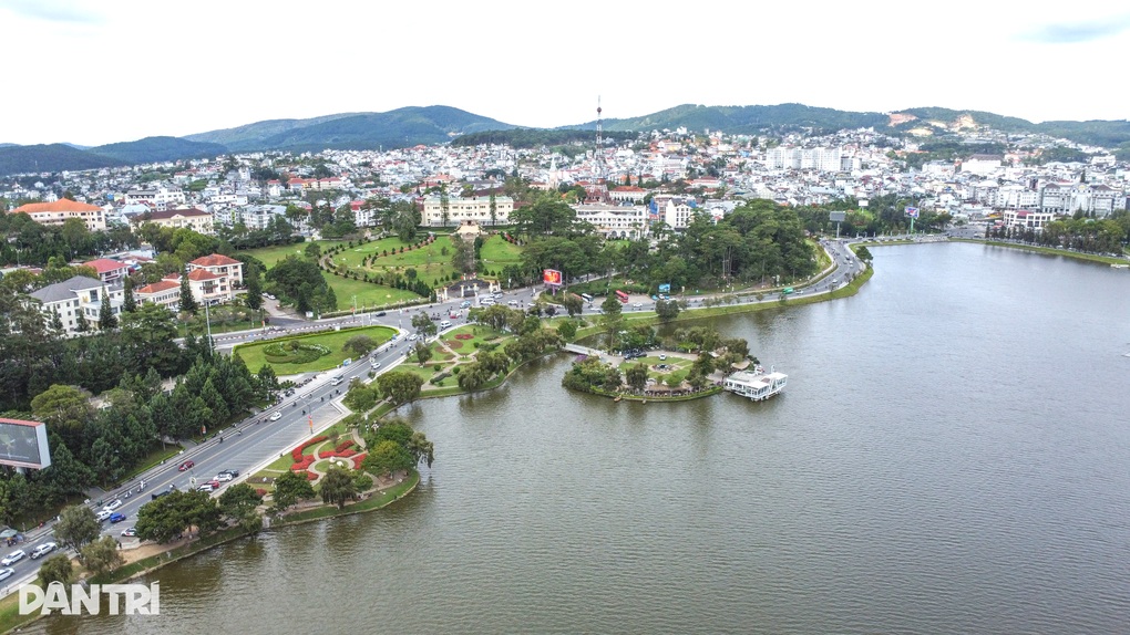 Lâm Đồng cần chi hơn 100 tỷ đồng sửa chữa bờ kè hồ Xuân Hương ở Đà Lạt - 1