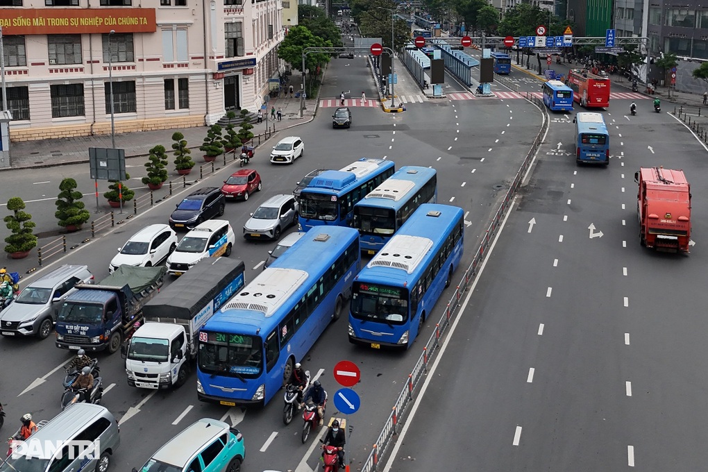 Khó chờ metro, TPHCM tính dùng xe buýt kết nối sân bay Long Thành - 2 Khó chờ metro, TPHCM tính dùng xe buýt kết nối sân bay Long Thành - 2