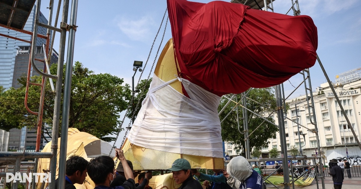 TPHCM hối hả hoàn thiện Đường hoa Nguyễn Huệ Tết Bính Ngọ 2026