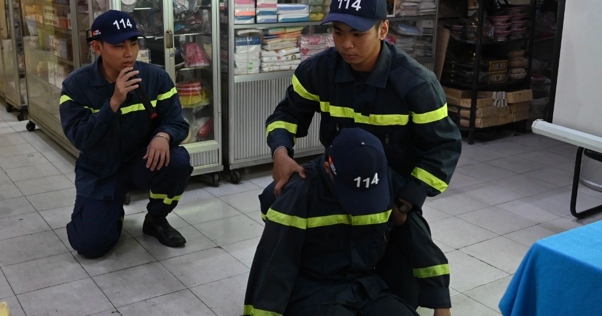 Tiểu thương học kỹ năng cứu người khi xảy ra cháy nổ ở TPHCM