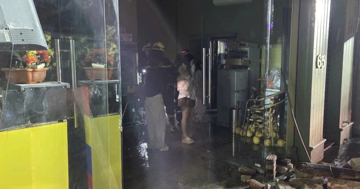 Cháy quán cà phê ca nhạc ở Hà Nội, 15 người được cứu thoát an toàn
