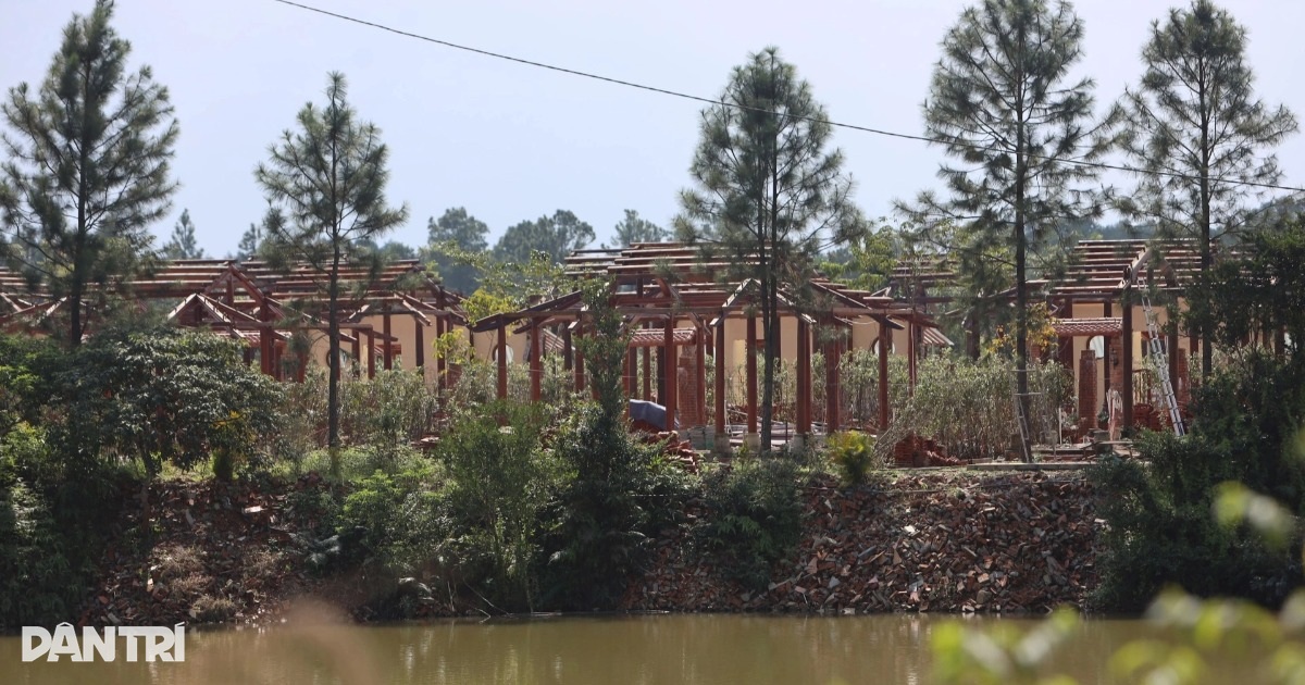 Buộc tháo dỡ loạt nhà rường trái phép trong khu du lịch nông trại