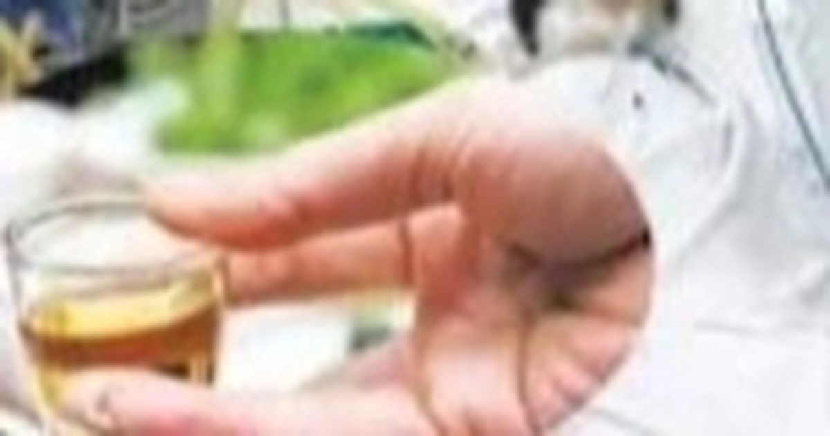 Năm người uống rượu tự ngâm, hai người tử vong, ba người nhập viện