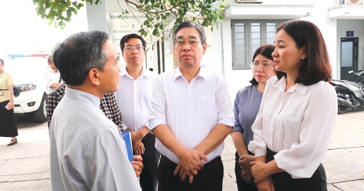Lãnh đạo TPHCM thăm hỏi gia đình nạn nhân sau vụ cháy làm 3 người tử vong