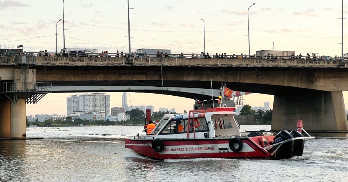 Cần thủ chứng kiến một người rơi xuống sông Sài Gòn