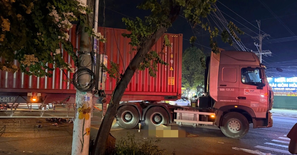 Nữ công nhân vừa tan ca bị xe đầu kéo cán tử vong ở TPHCM