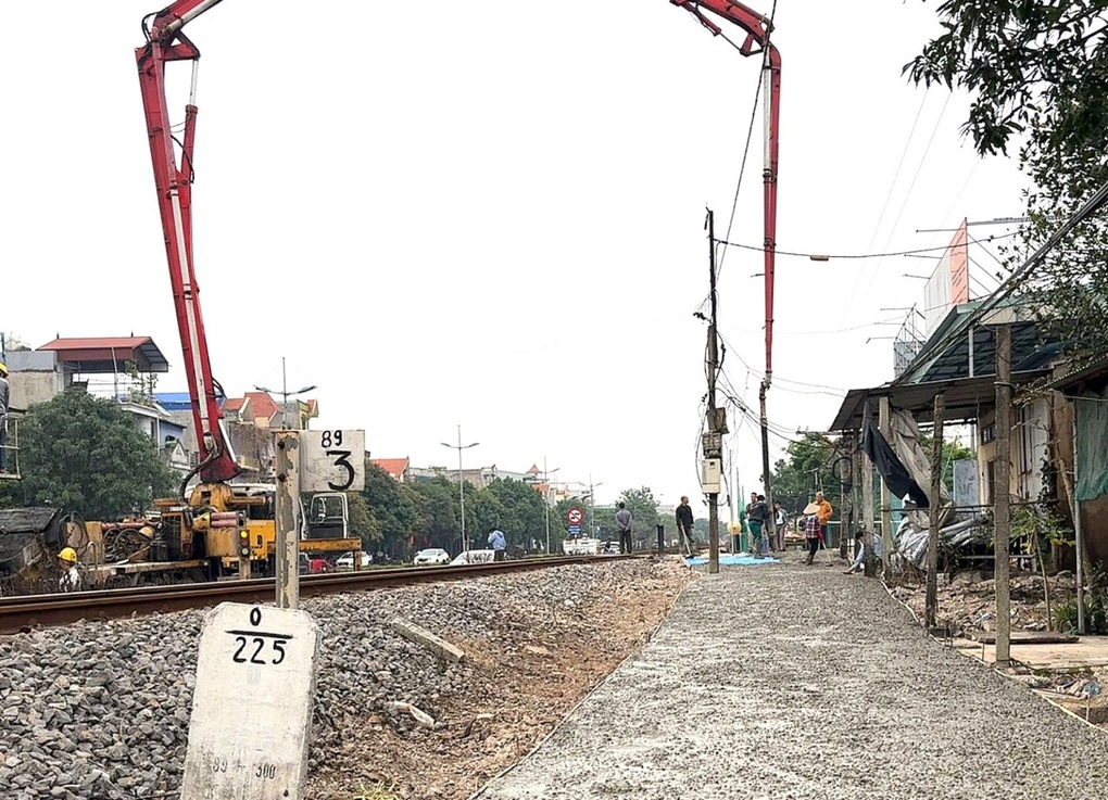 CSGT Ninh Bình đóng 4 lối đi tự mở qua đường sắt - 1