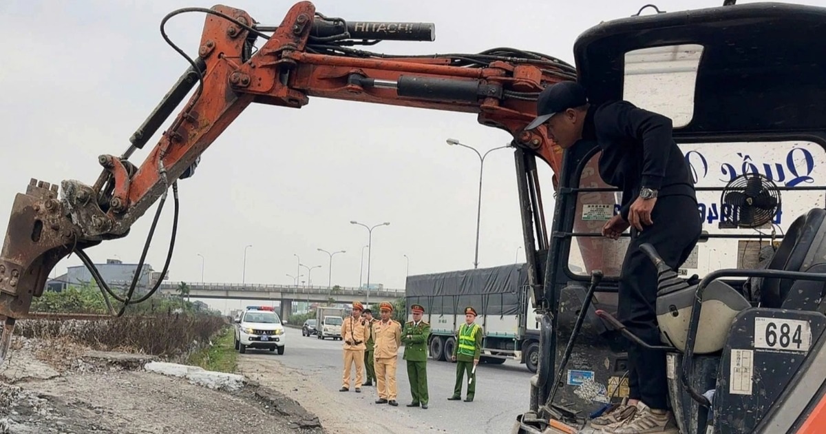 CSGT Ninh Bình đóng 4 lối đi tự mở qua đường sắt