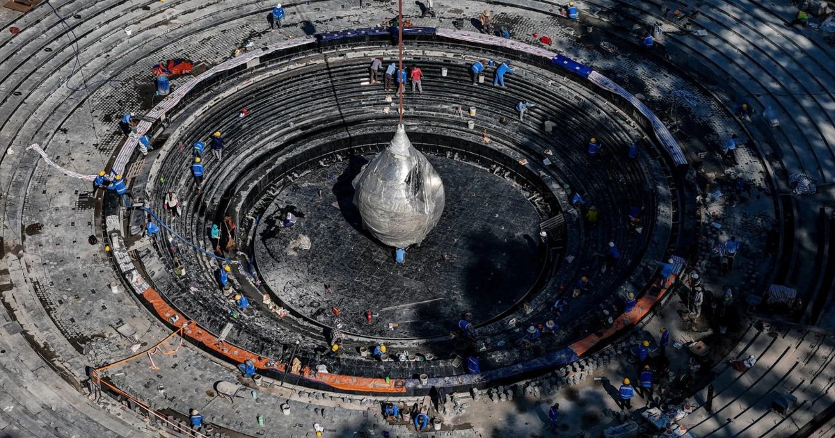 Hạ đặt “giọt nước mắt” tưởng niệm nạn nhân Covid-19 tại TPHCM