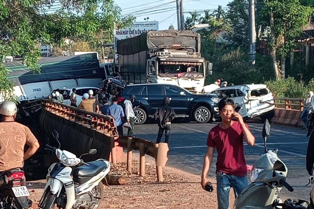 Xe tải vượt ẩu gây tai nạn liên hoàn giữa 5 ô tô ở Đồng Nai - 2