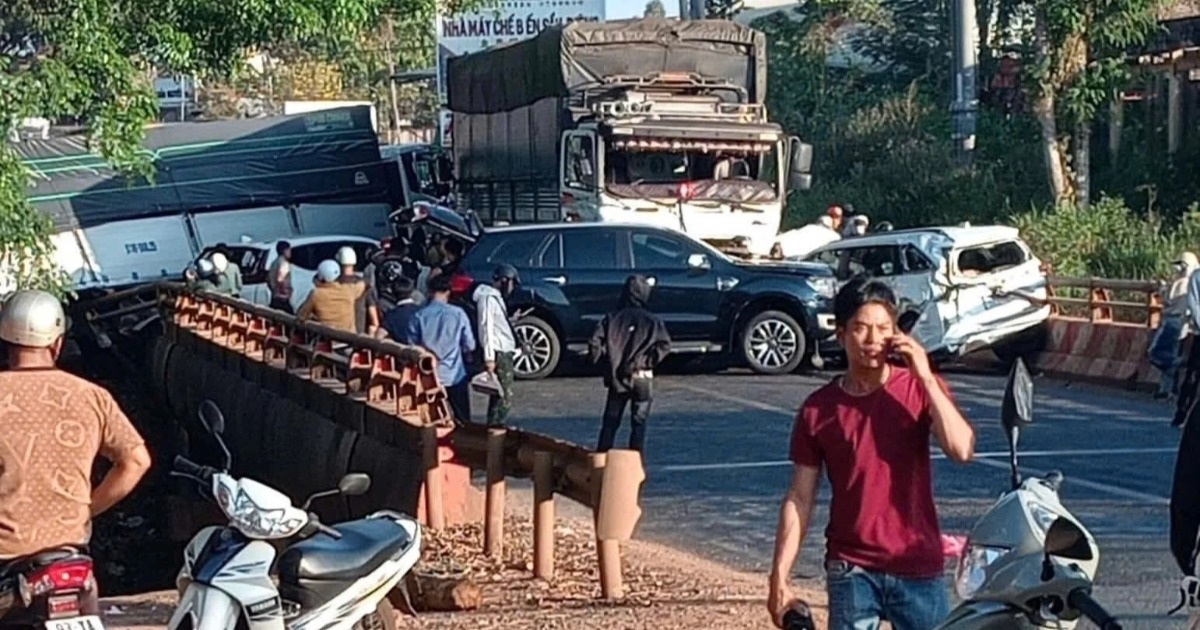 Xe tải vượt ẩu gây tai nạn liên hoàn giữa 5 ô tô ở Đồng Nai