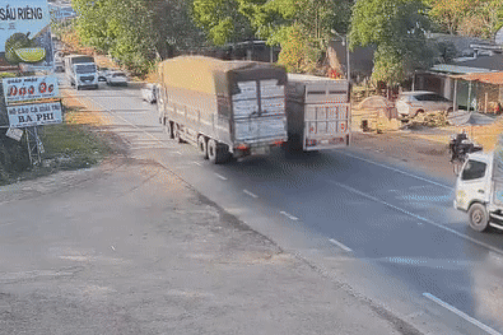 Xe tải vượt ẩu gây tai nạn liên hoàn giữa 5 ô tô ở Đồng Nai - 1