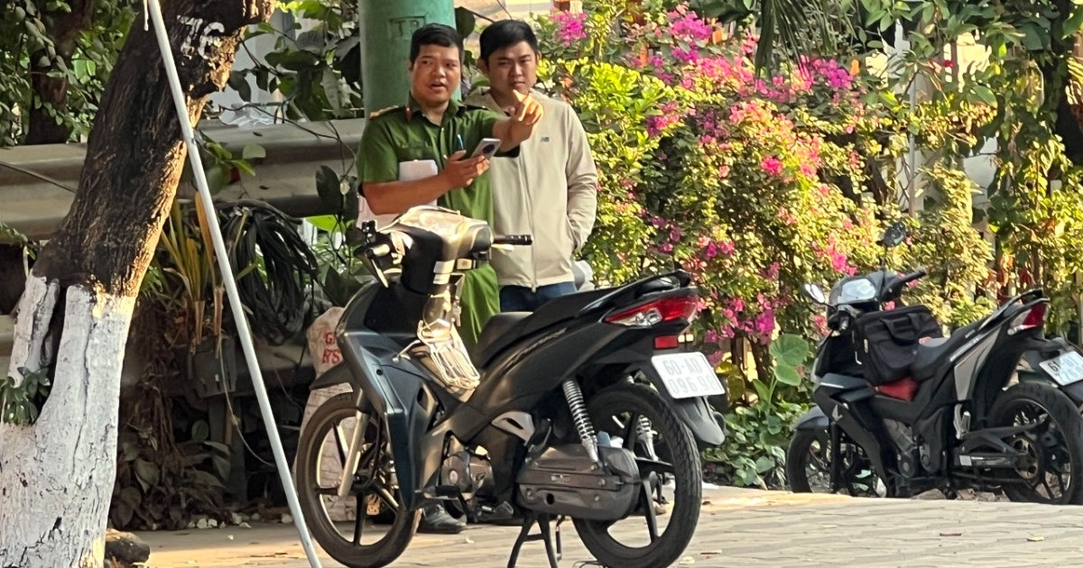 Người đàn ông đi bộ trên đường bị xe máy tông tử vong ở TPHCM