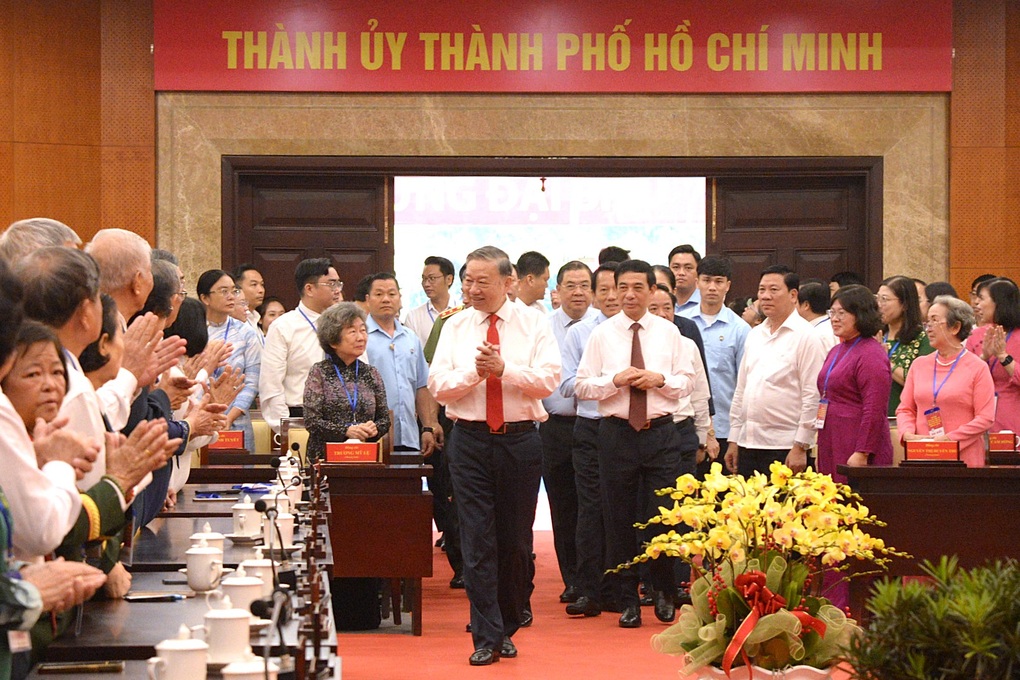 Tổng Bí thư: TPHCM cần là nơi để Trung ương yên tâm giao những việc khó - 1