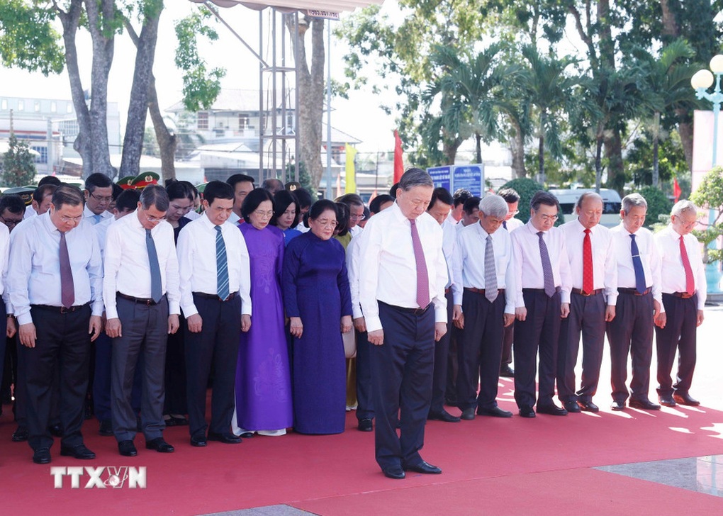 Tổng Bí thư Tô Lâm dâng hương tưởng nhớ các anh hùng liệt sỹ tại Tây Ninh - 1