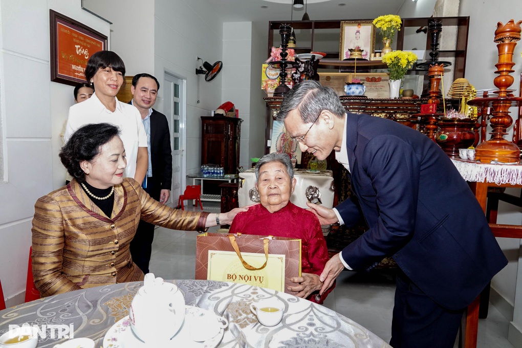 Phó Thủ tướng: Mong người dân có Tết đủ đầy, không ai bị bỏ lại phía sau - 7