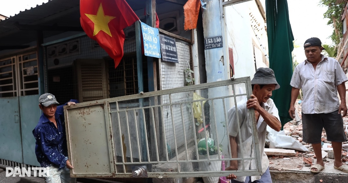 Người dân tháo dỡ nhà, giao đất cho dự án cải tạo rạch ô nhiễm nhất TPHCM