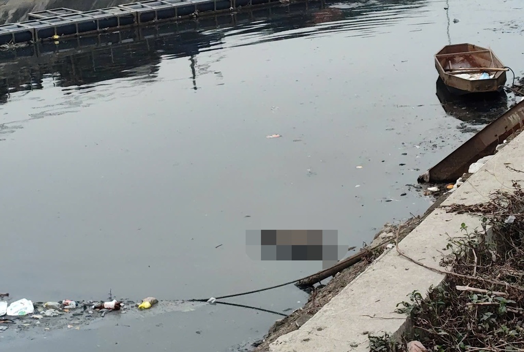 Phát hiện một thi thể nổi trên sông Tô Lịch - 1