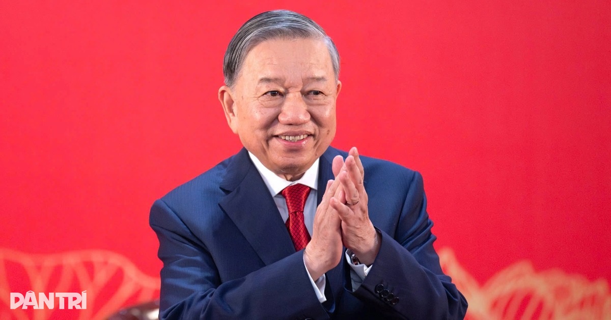 Vững bước dưới cờ Đảng