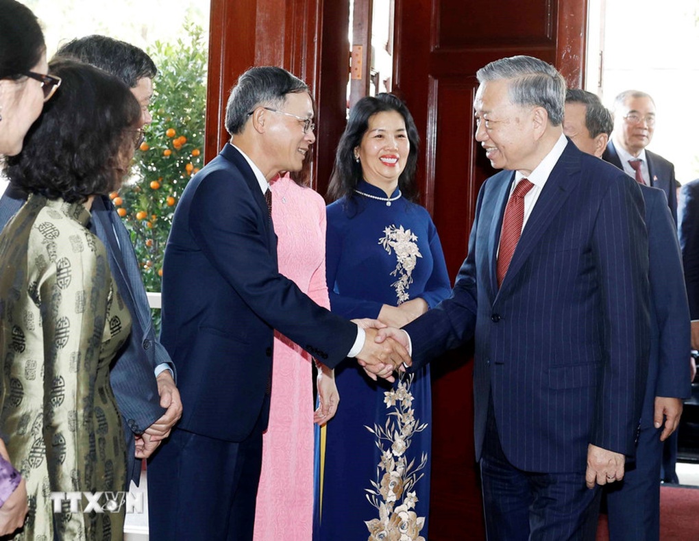 Tổng Bí thư Tô Lâm gặp gỡ cộng đồng người Việt Nam tại Lào - 1