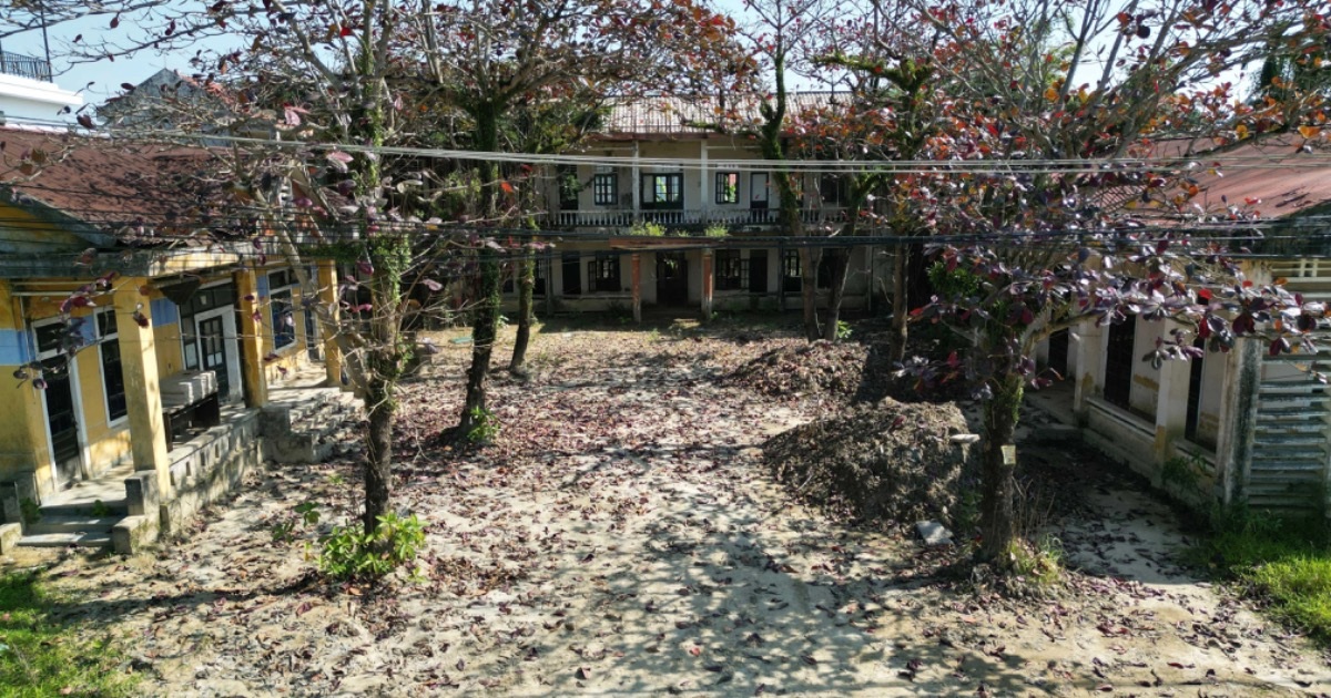 Cảnh khó tin tại trụ sở công bị bỏ hoang nhiều năm ở Huế