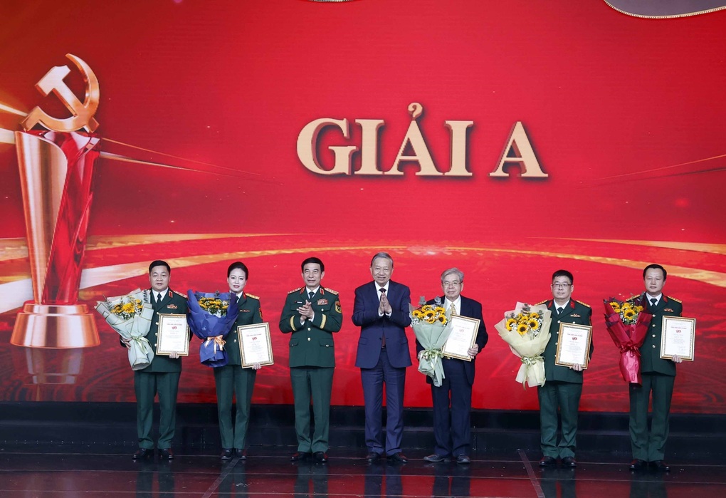 Tổng Bí thư Tô Lâm trao giải cuộc thi “Vững bước dưới cờ Đảng” - 1