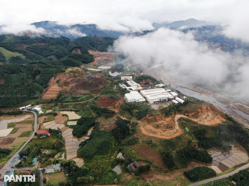 Vụ đất hiếm: Sung công quỹ hơn 12 tỷ đồng và hàng loạt điện thoại, máy tính - 1