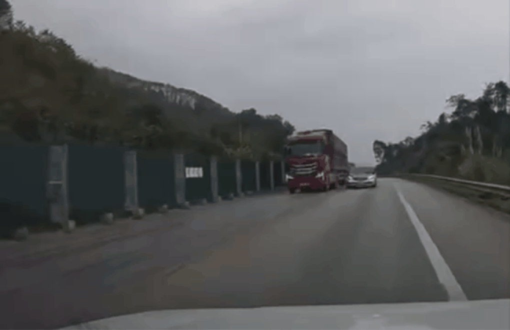 Nữ tài xế bị phạt 5 triệu đồng vì vượt ẩu trên cao tốc - 1 Nữ tài xế bị phạt 5 triệu đồng vì vượt ẩu trên cao tốc - 1