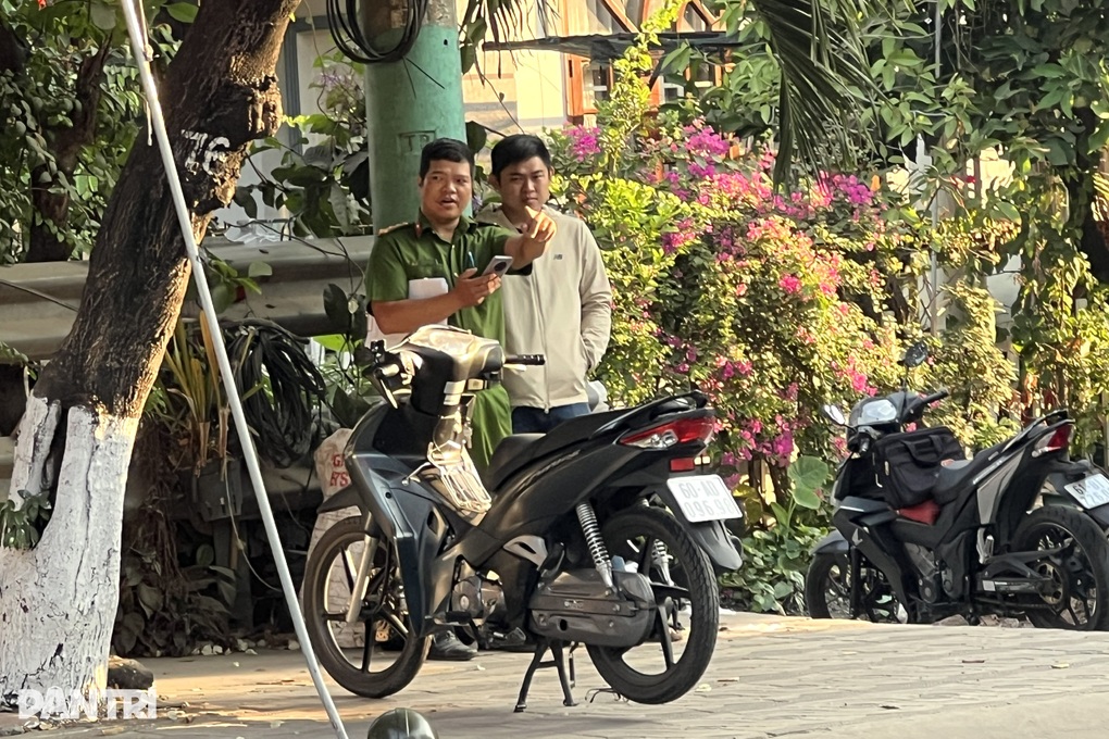 Người đàn ông đi bộ trên đường bị xe máy tông tử vong ở TPHCM - 1 Người đàn ông đi bộ trên đường bị xe máy tông tử vong ở TPHCM - 1