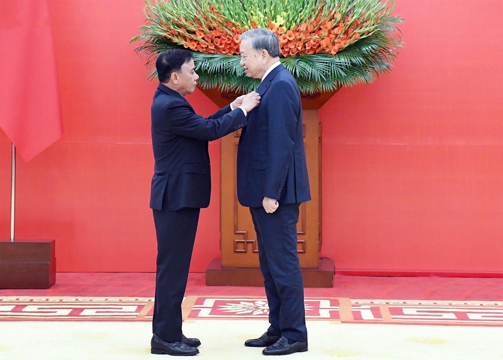 Tổng Bí thư Tô Lâm nhận Huy hiệu 45 năm tuổi Đảng - 1